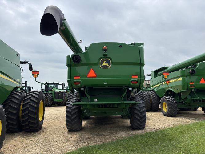 John Deere S680