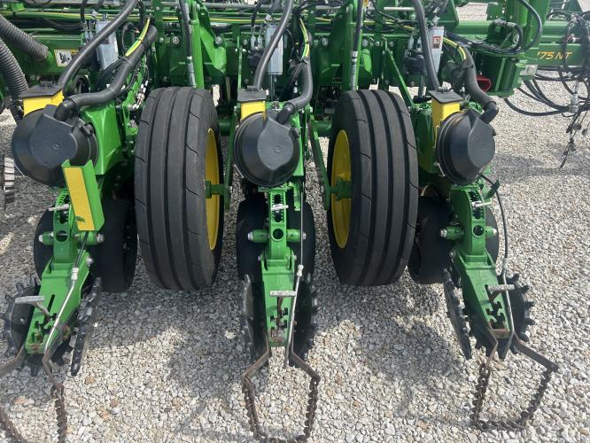 John Deere 1775NT