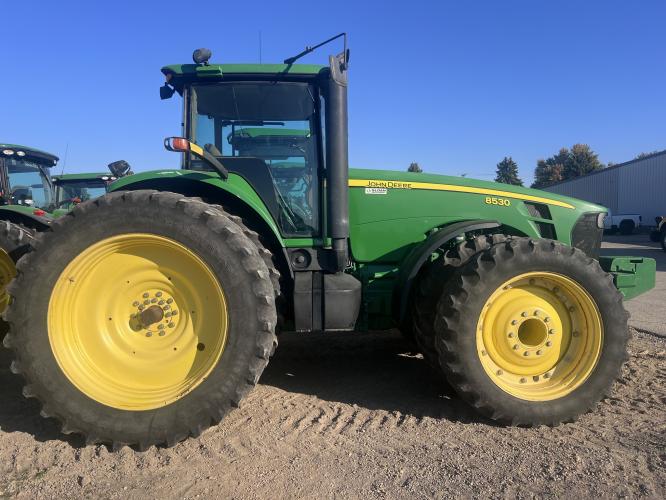 John Deere 8530