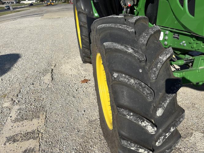 John Deere 6120M