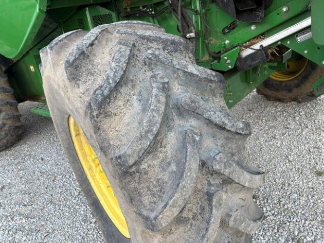 John Deere S670