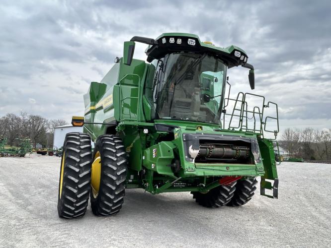 John Deere S7 700