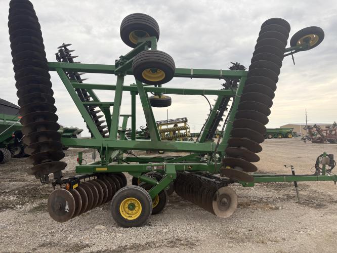 John Deere 637