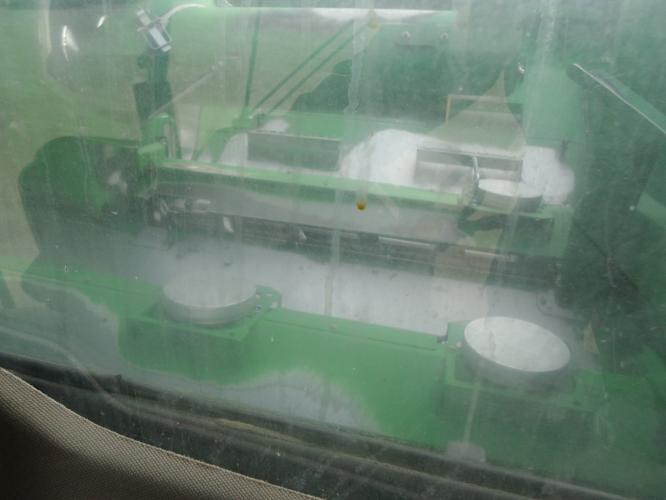 John Deere S670