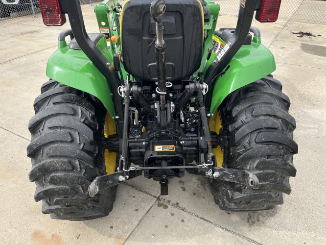 John Deere 3038E