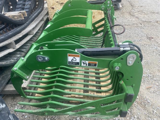 John Deere 3046R