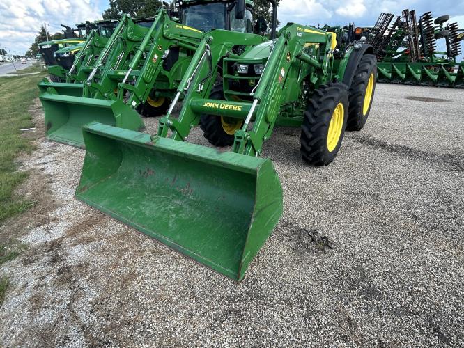 John Deere 5075M