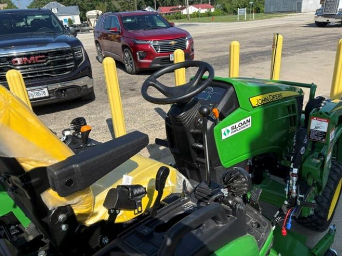 John Deere 2025R
