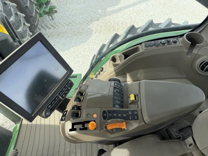 John Deere 8R 230