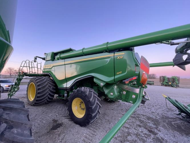 John Deere X9 1100