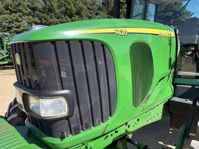 John Deere 7420