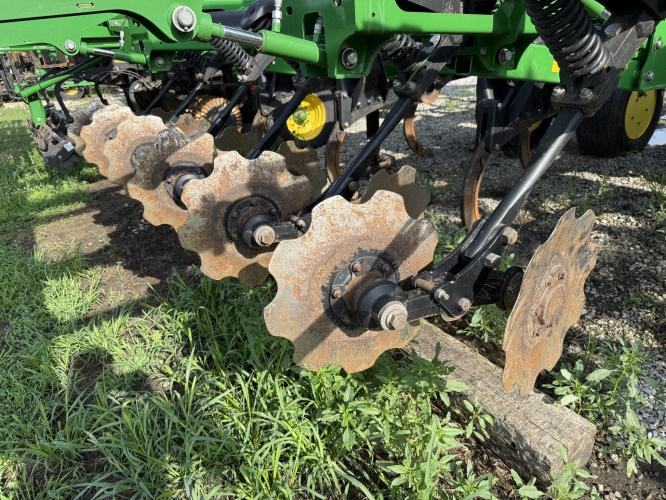 John Deere 2730