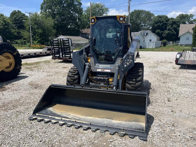 John Deere 334 P