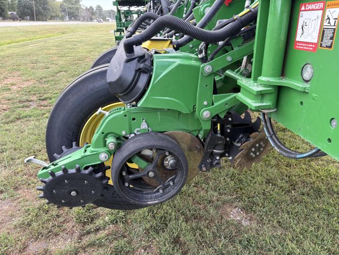 John Deere 1775NT