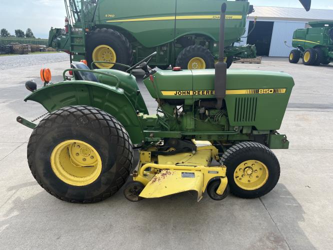 John Deere 850