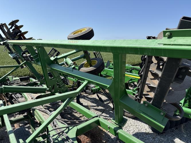 John Deere 2720