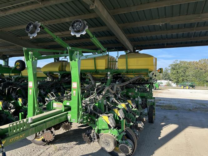 John Deere 1775