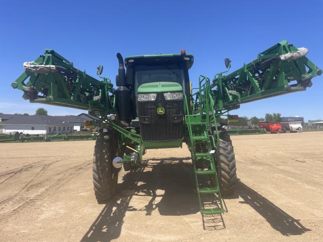John Deere R4044