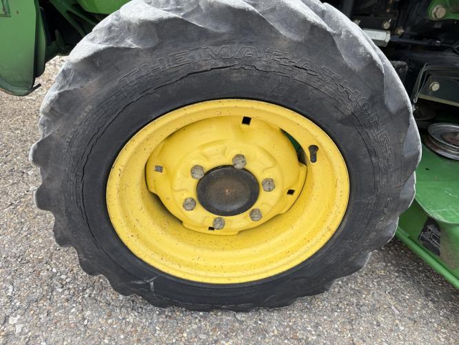 John Deere 3720