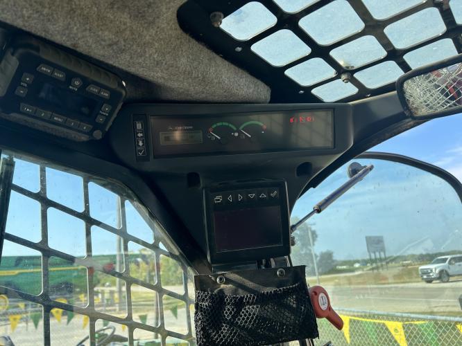 John Deere 333G
