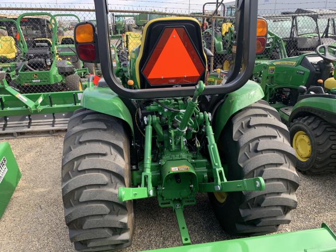John Deere 3039R