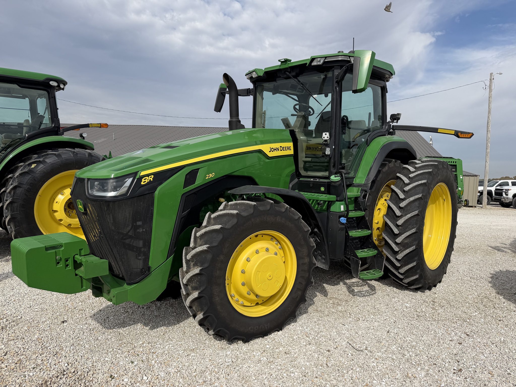 2022 John Deere 8R 230