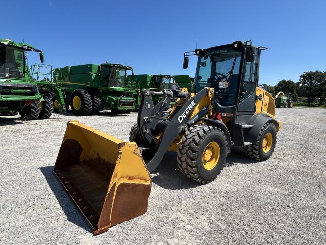 John Deere 324L