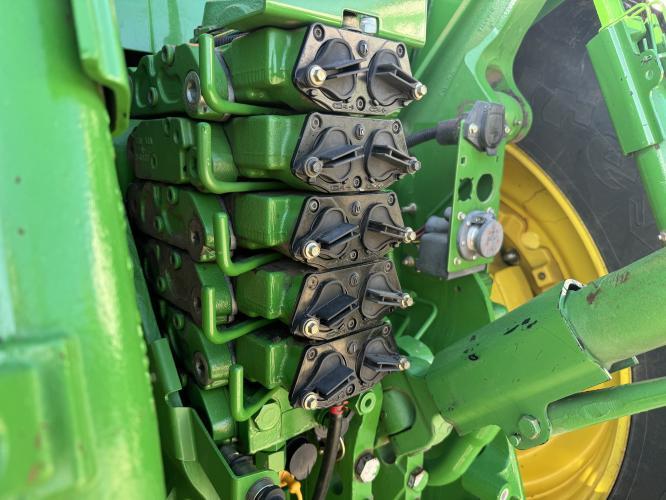 John Deere 8520