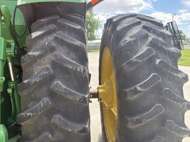 John Deere 8320