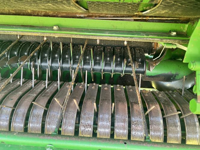 John Deere 569