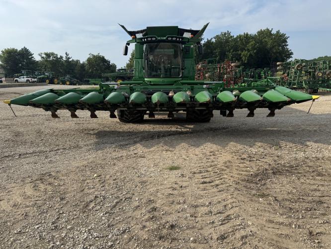 John Deere C12F