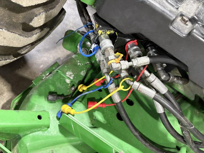 John Deere 2320