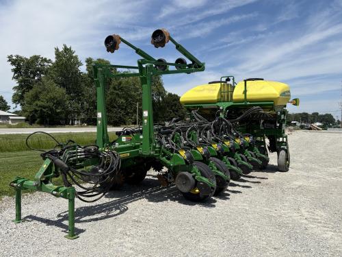 2017 John Deere 1775NT