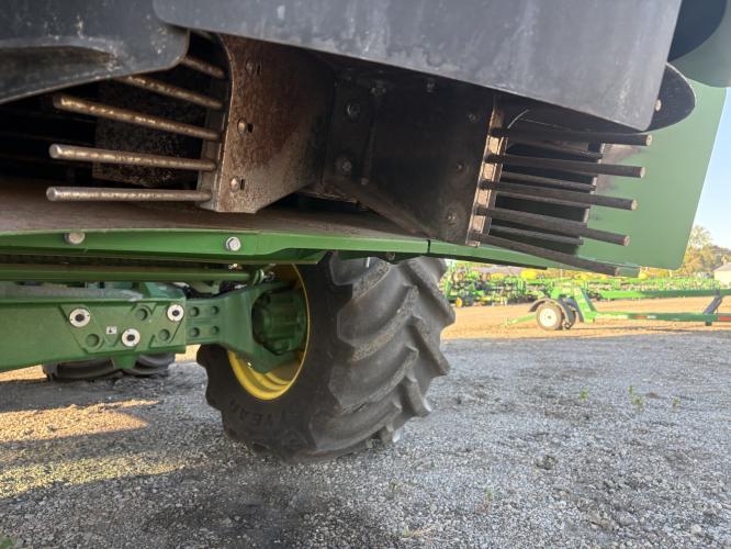 John Deere X9 1100