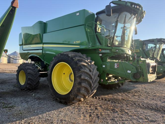 John Deere S790