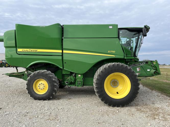 John Deere S770