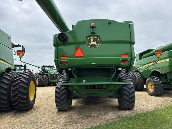 John Deere S680