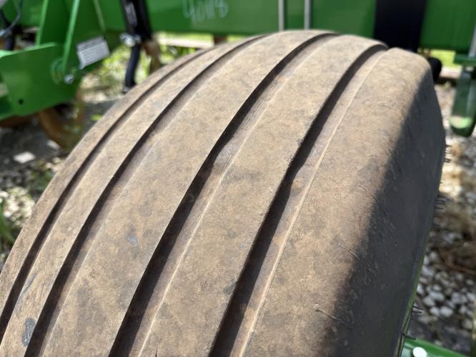 John Deere 2100
