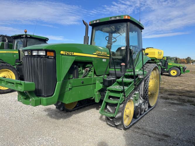 John Deere 8210T