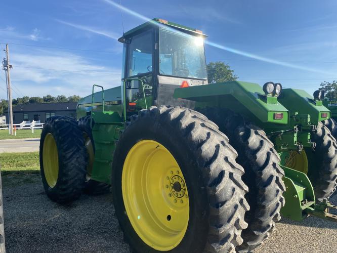 John Deere 8760