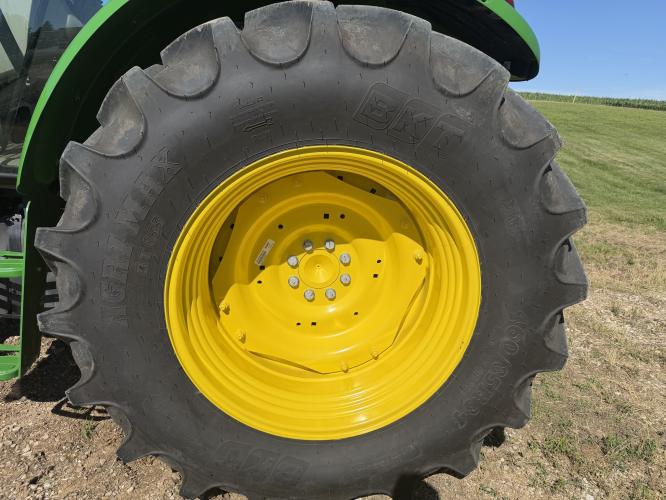 John Deere 5120M