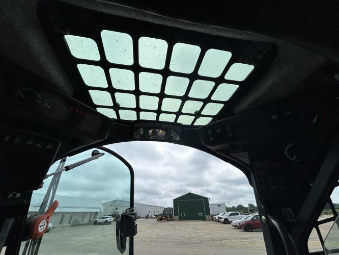 John Deere 332G