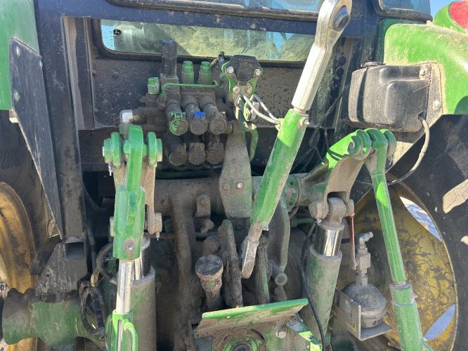 John Deere 5115M