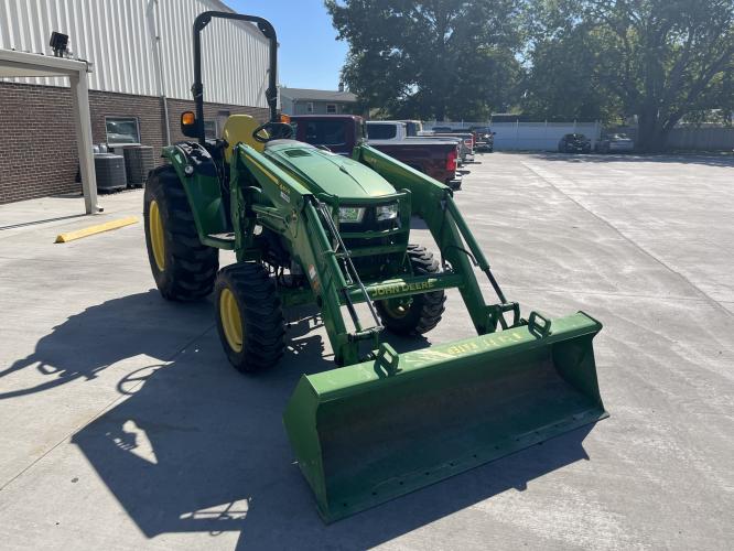 John Deere 4044R