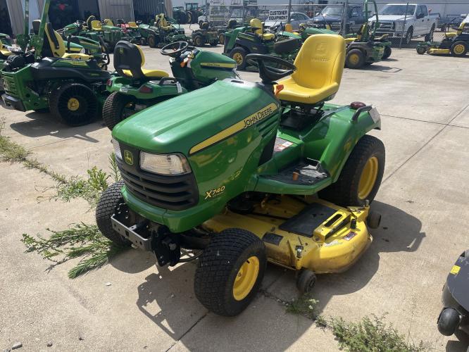 John Deere X740