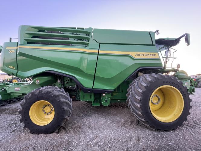 John Deere X9 1100