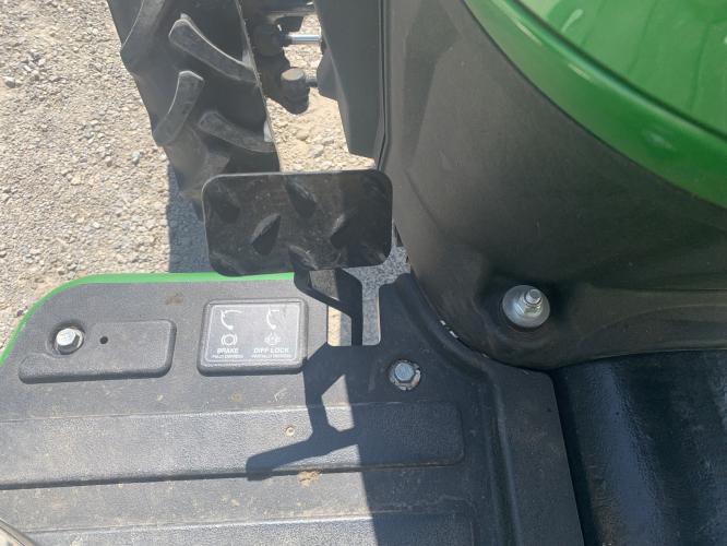 John Deere 3038E