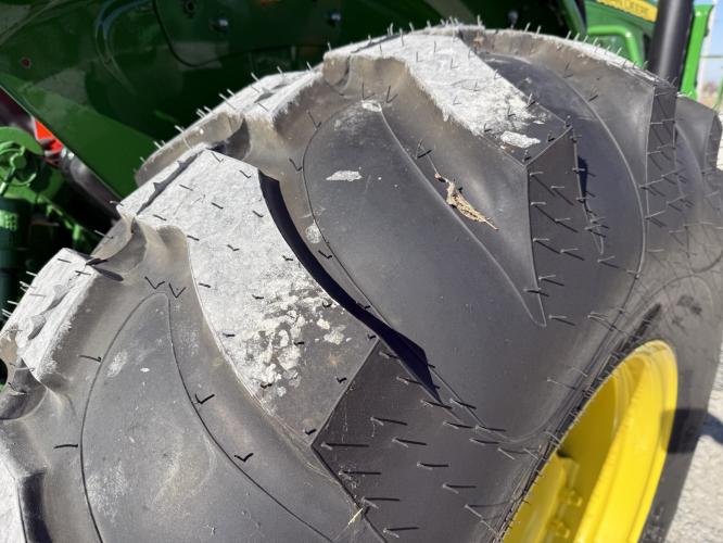 John Deere 5075E
