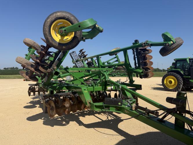 John Deere 2720