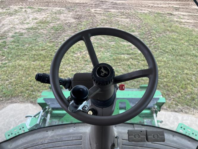 John Deere S670